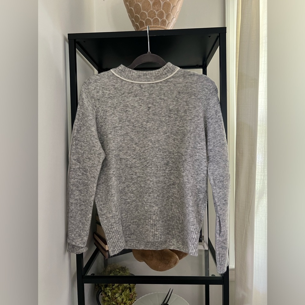 Athleta women’s grey sweater
